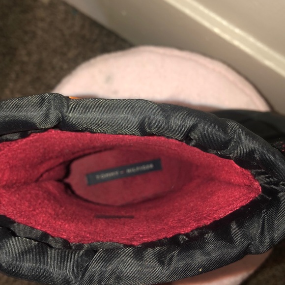 TOMMY HILFIGER WINTER BOOTS! - Picture 3 of 4